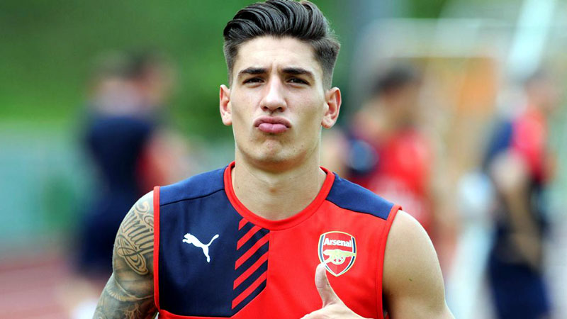 Mbrojtësi i Arsenalit: Tifozët më thonë “lesbike” nga mënyra si i mbaj flokët