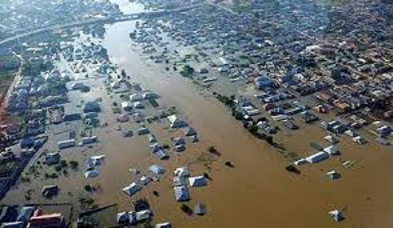 Mbi 100 të vdekur nga përmbytjet