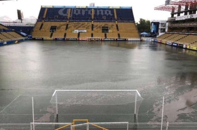 Probleme për skuadrën e Maradonës, stadiumi kthehet në… pishinë!