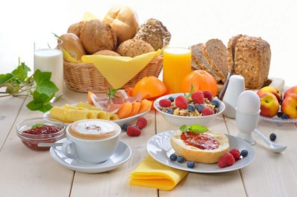 Çfarë duhet të konsumoni në mëngjes për të pasur ditë produktive