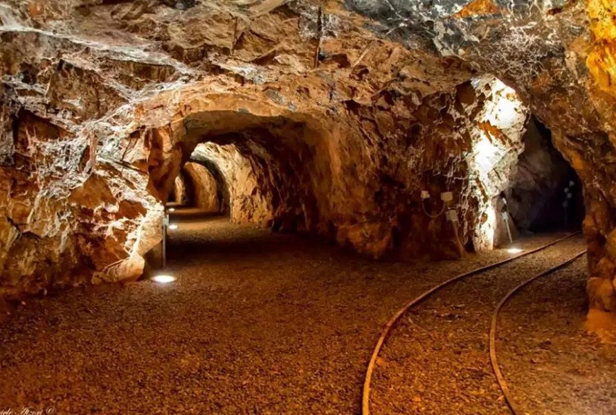 Grabitet me armë sektori i minierës së Munellës