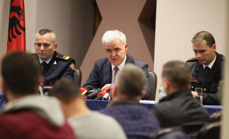 Sulmi ndaj biznesmenit e gazetares/ Xhafaj mbledh me urgjencë drejtuesit e policisë