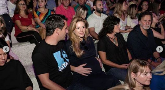 Në ditët e fundit të shtatzënisë, shikoni si duket Ajola (FOTO)