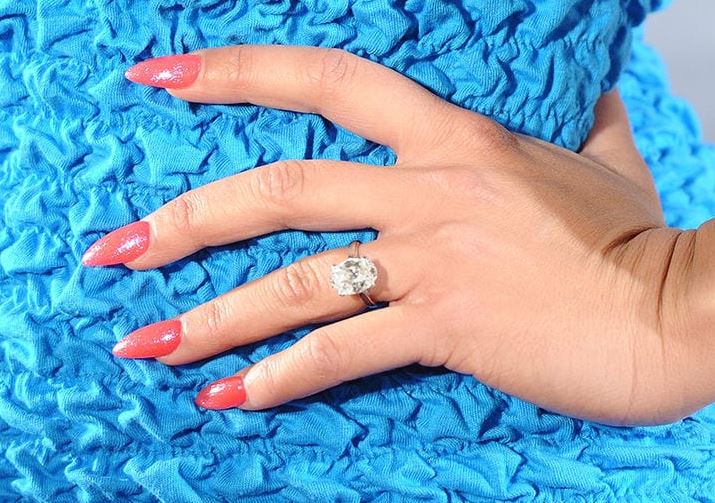 Modelja humb unazën e fejesës me vlerë 150 mijë dollarë