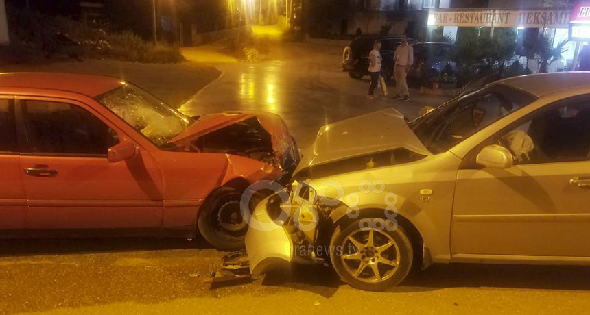 FOTO/ Makinat përplasen “kokë më kokë”, 6 persona të plagosur