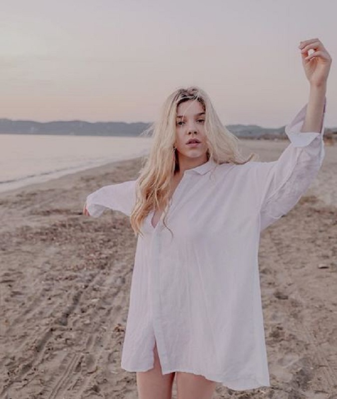 FOTO/ Vera e nxehtë e Arilena Arës, këngëtarja kapet mat me të dashurin misterioz