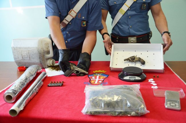 Kapen me armë e drogë, e shkuara kriminale që zbuloi dy shqiptarët (FOTO)