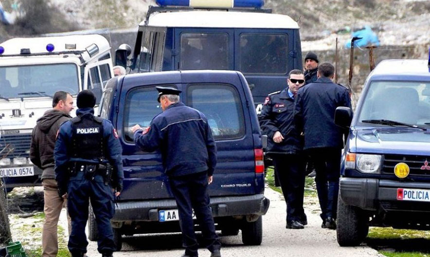 Zbardhet vrasja e Alket Muhos në Tepelenë, arrestohen babë e bir