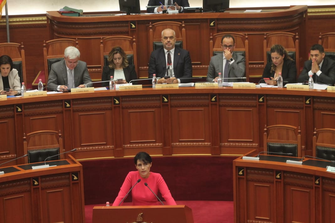 Akuzat ndaj Xhafajt, ministri i bën thirrje Arta Markut të hetojë Bashën