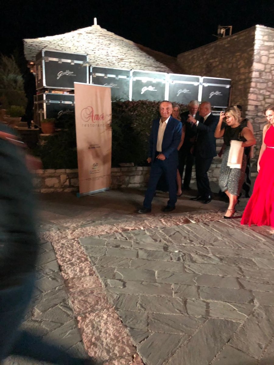 Ish-ministrja marton motrën. Meta dhe Kryemadhi në dasmë