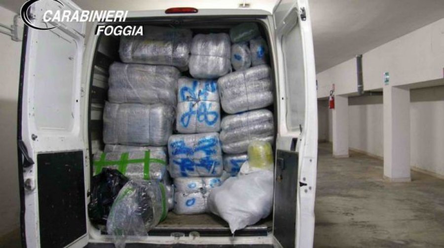 EMRAT/ Kapen dy shqiptarë me 6 milionë euro drogë (FOTO)