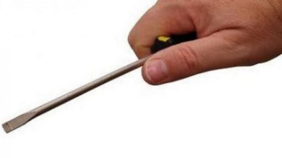 Goditi me kaçavidë 29 vjeçarin, arrestohet autori!