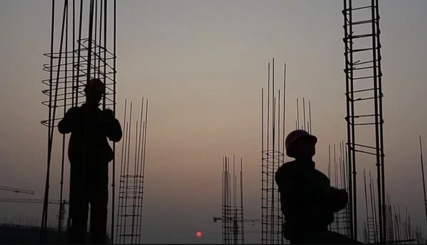 Ra nga skela, punëtori në gjendje të rëndë në spital