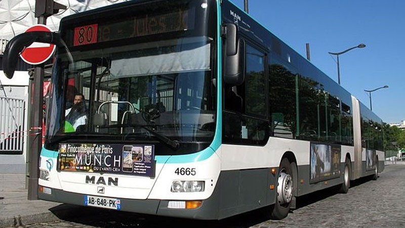 Shpëtoi adoleshentin, shoferi i autobusit rrezikon punën