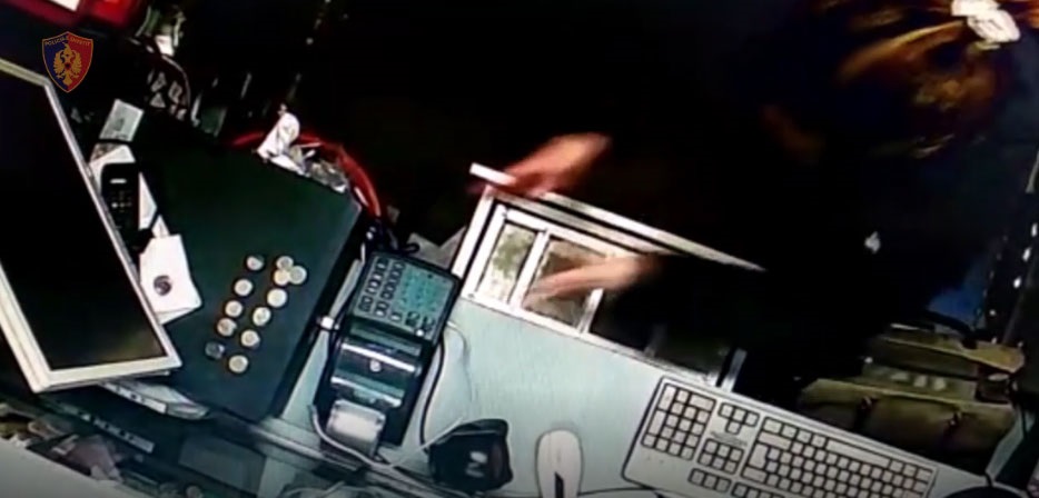 Arrestohet i riu, me maskë e thikë i vodhi shitëses xhiron ditore