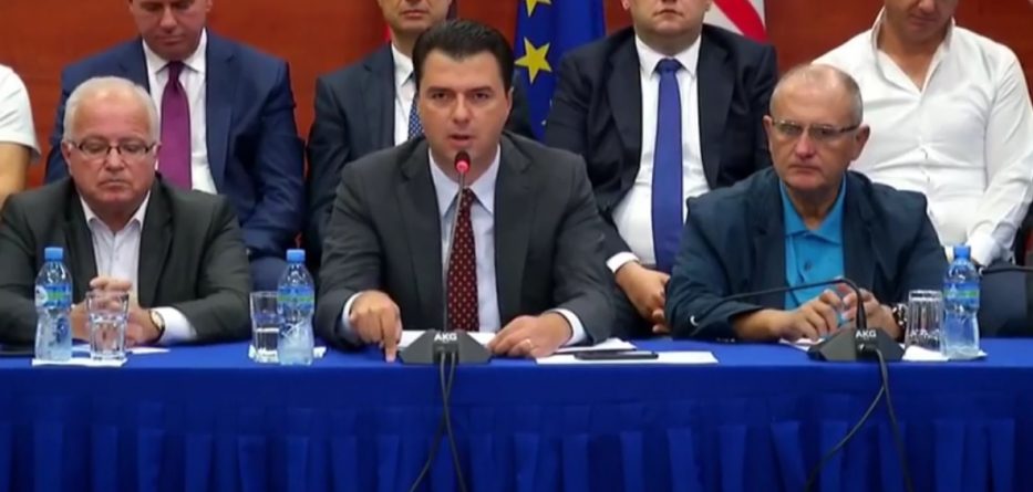 Opozita vijon me bojkotin e Kuvendit, do mblidhet në Durrës