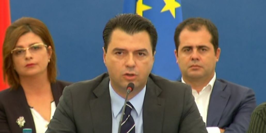 Basha paralajmëron nga Durrësi publikimin e fakteve tronditëse të lidhjes së qeverisë me bandat