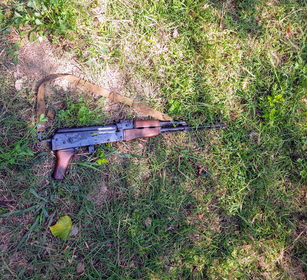 Policia parandalon shkrehjen e automatikut mes dy vëllezërve