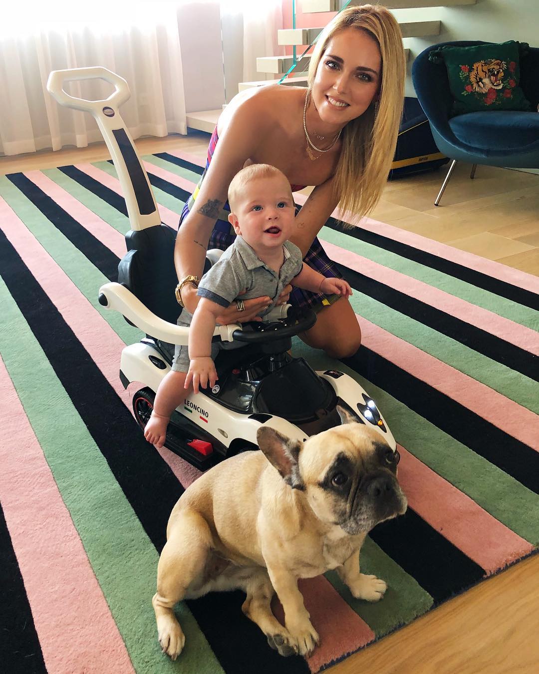 Blogerja Chiara Ferragni i flet shqip të birit, mos e humbni këtë moment (VIDEO)