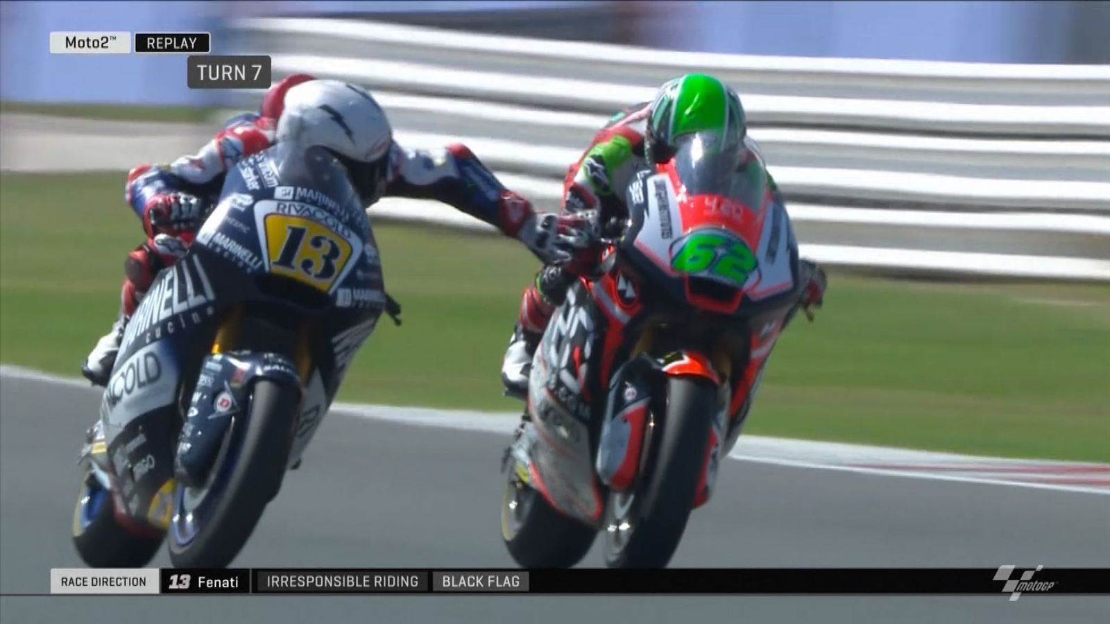 Çmenduri mbi motor me 220 km/h. Piloti italian kap frenat e kundërshtarit!