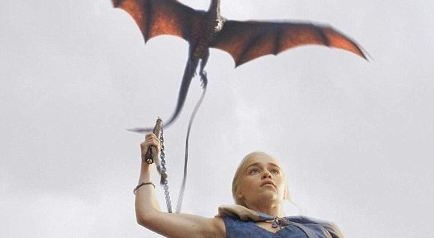 “Nëna e dragonjve”, përgjithmonë e lidhur me ‘bijtë’ e saj (FOTO)