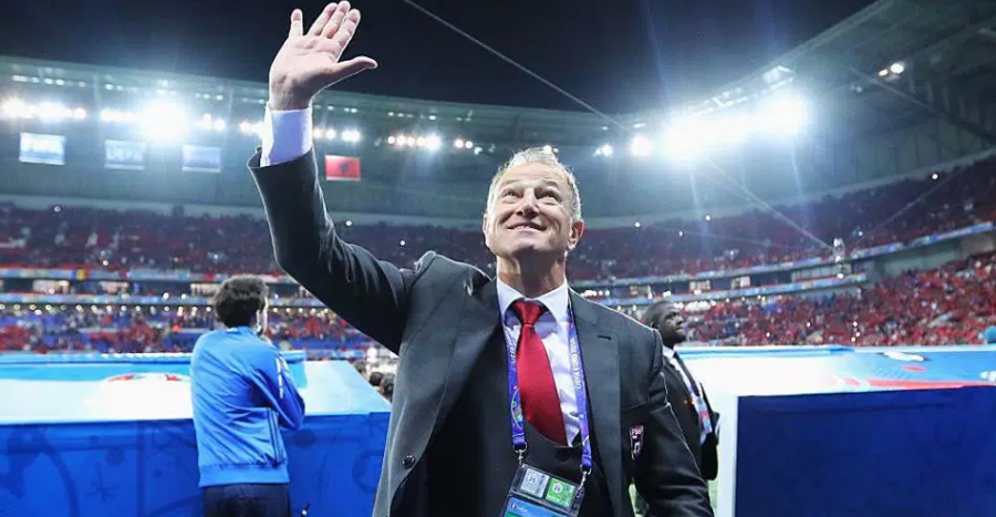 De Biasi vijon bisedimet, pranë stolit të Armenisë