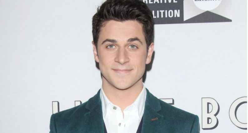 Aktori i famshëm kapet me armë në aeroport