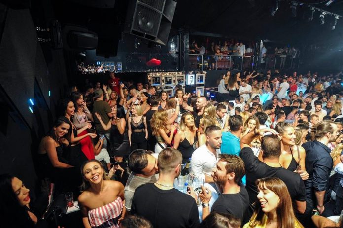 Nuk shkon në Kuvend, por deputetja shqiptare nuk i ndahet klubeve të natës (FOTO)