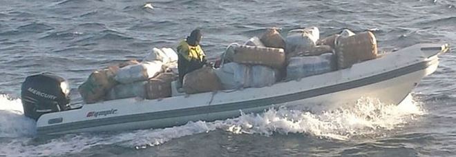 Ndjekje si në filma/ Kapet skafi me 2 tonë drogë nga Shqipëria, arrestohen shqiptarët