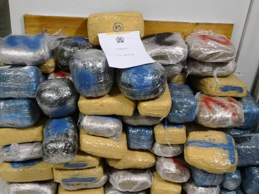 Policia greke sekuestron 192 kg marijuanë, pragosen 4 persona, mes tyre një çift shqiptar