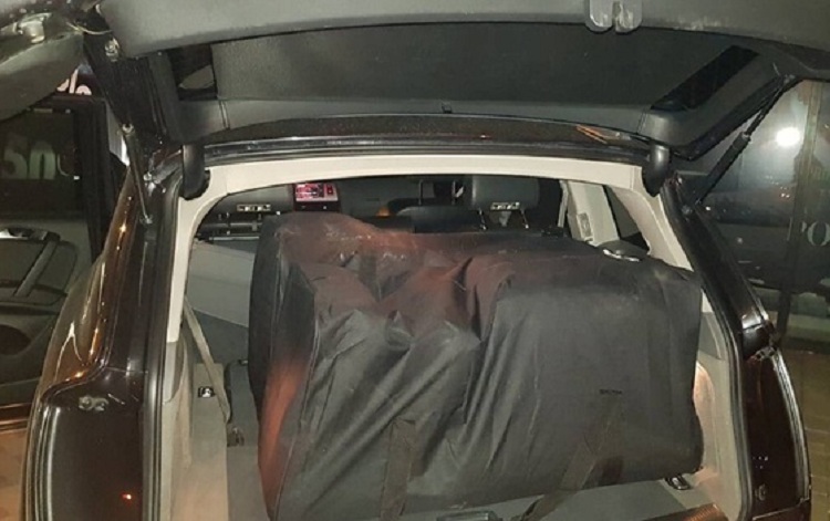 Tre shqiptarë kapen me 65 kg marijuanë në Mal të Zi