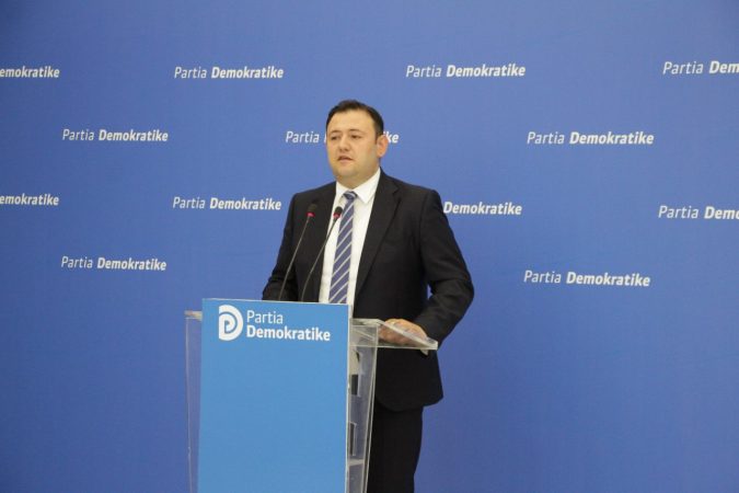 Deputeti i PD: Ahmetaj gënjen, sistemi i ri ka kosto për biznesin