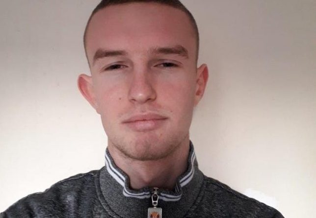 Zhduket adoleshenti shqiptar