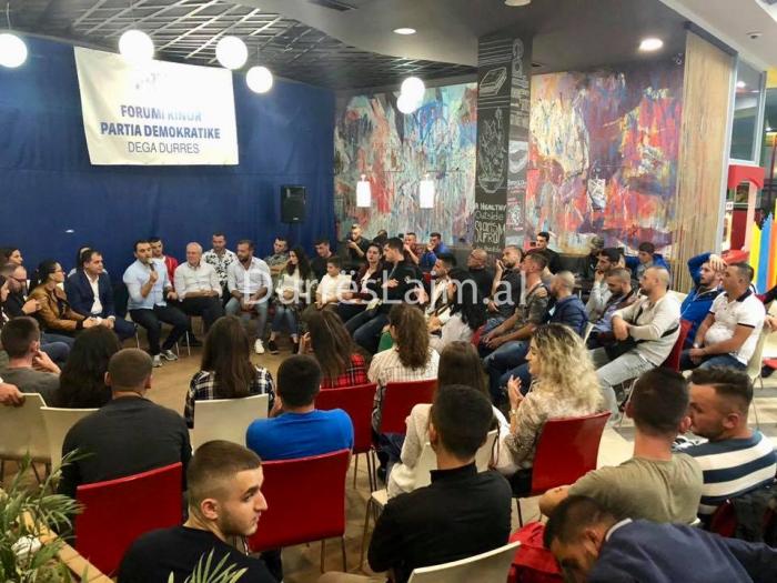 Forumi Rinor i PD-së së Durrësit takim me drejtuesit demokratë: Të bëhemi bashkë! (VIDEO)