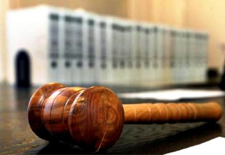 I ngacmojnë të dashurën, shqiptari qëllon me thikë 2 persona. Por befason në gjyq