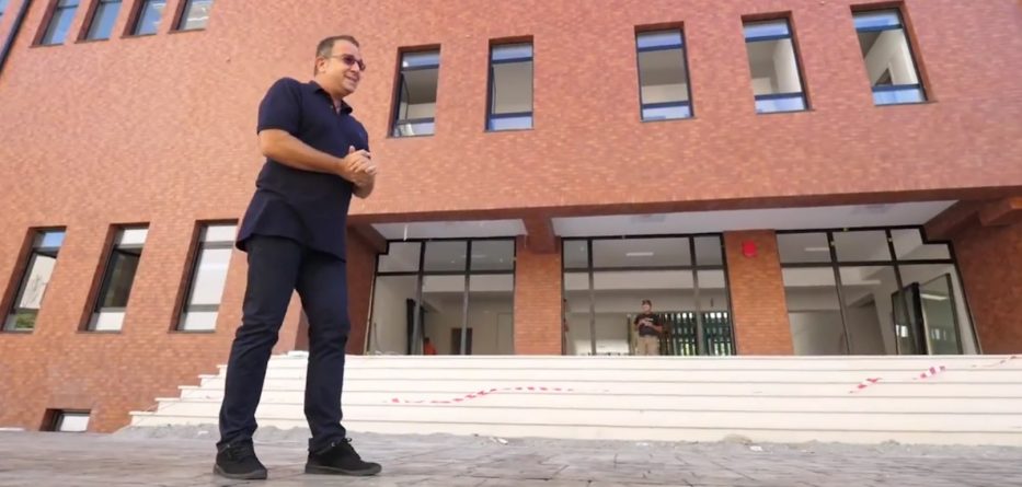 Viti i ri shkollor/ Rama uron me videon e Ardit Gjebreas nga shkolla ‘Kosova’