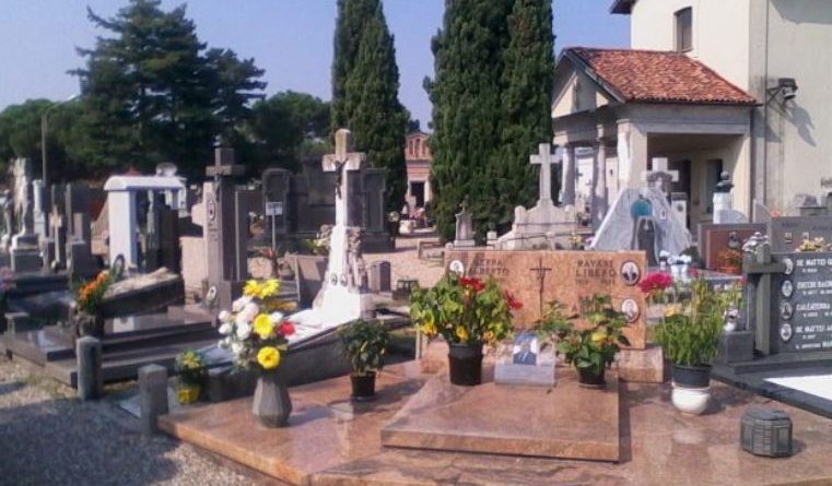 Shqiptari gjendet i vdekur në varreza