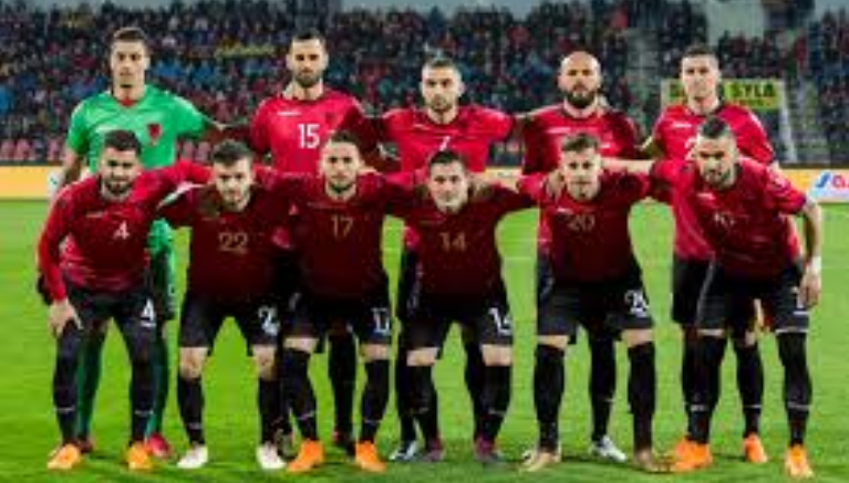 Kombëtares shqiptare i refuzohet kalimi në terminalin VIP, drejt Skocisë si pasagjerë të zakonshëm