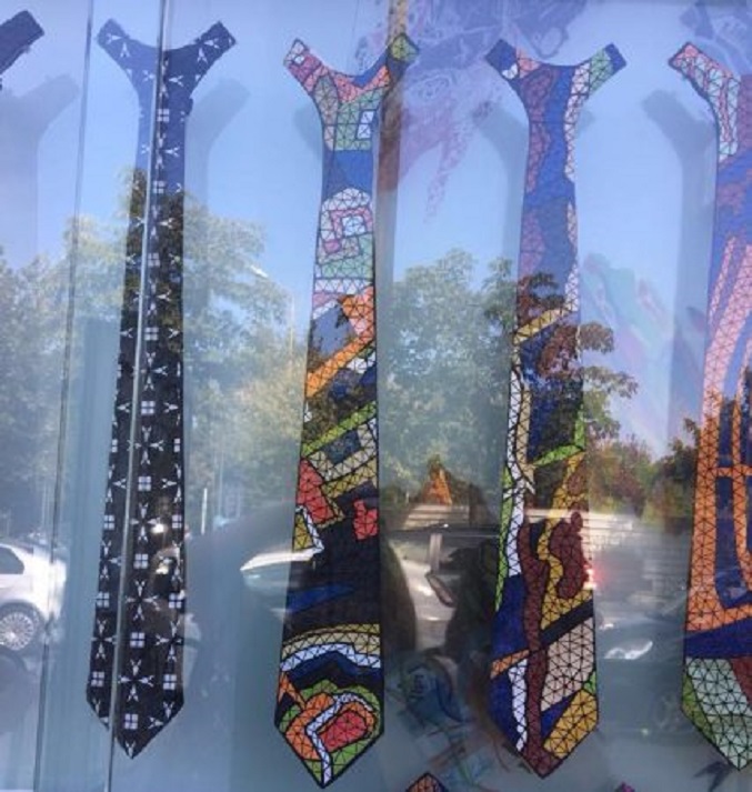 “Kravatat e kryeministrit Rama në shitje, ja sa kushtojnë”