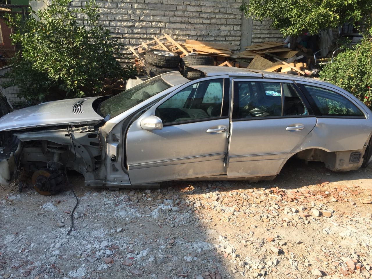 Ditën mekanikë e natën hajdutë, si u zbuluan dy vëllezërit pronarë të një servisi