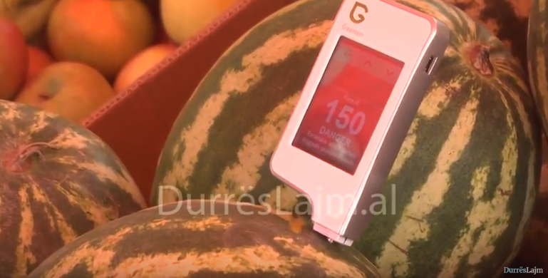 Shihni si i mat hormonet te produktet ushqimore ky tregtar në Durrës (VIDEO)