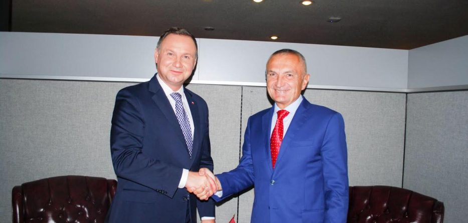 Presidenti Meta takohet me homologun polak