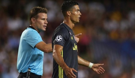 Nxjerrja me karton të kuq e Kristiano Ronaldos, Nedved kapet me gjyqtarin në dhomat e zhveshjes