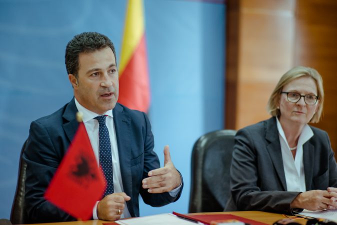 Kreditë rurale, nënshkruhet marrëveshja mbi Fondin e Garancisë