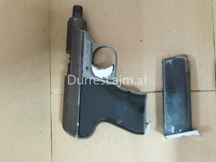 Policia kap në Durrës 18-vjeçarin me pistoletë (FOTO)