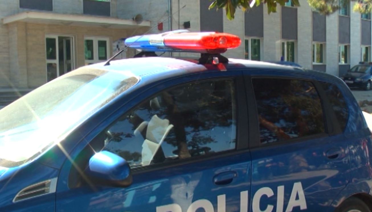 4 armë dhe fishekë në banesë, arrestohet 51-vjeçari (EMRI)