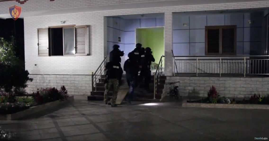 Policia e Durrësit nxjerr videon e arrestimit të të fortëve në Nikël