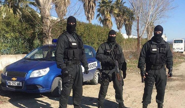 Blinda dhe snajpera, FNSH e RENEA rrethojnë Niklën, bastisen vilat e të ‘fortëve’