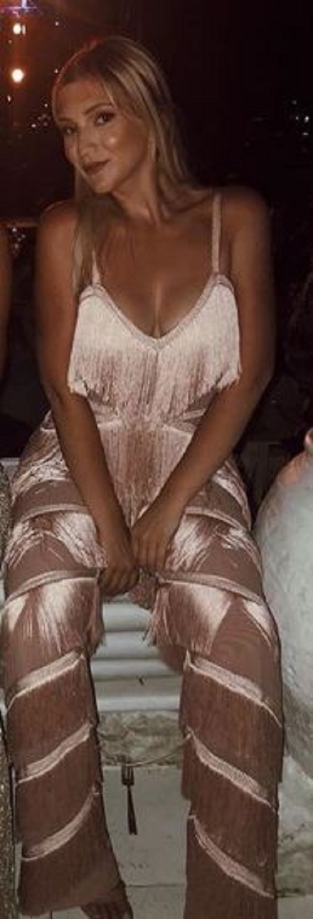 Sa ka kushtuar veshja e Sarës në festën e beqarisë në Mykonos (FOTO)