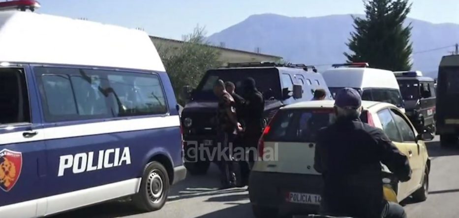 11 të shoqëruar nga policia, mes tyre edhe Durim Bami (VIDEO)